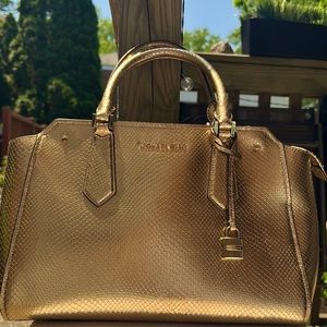 Michael Kors Hayes crossbody satchel. Minimally used.